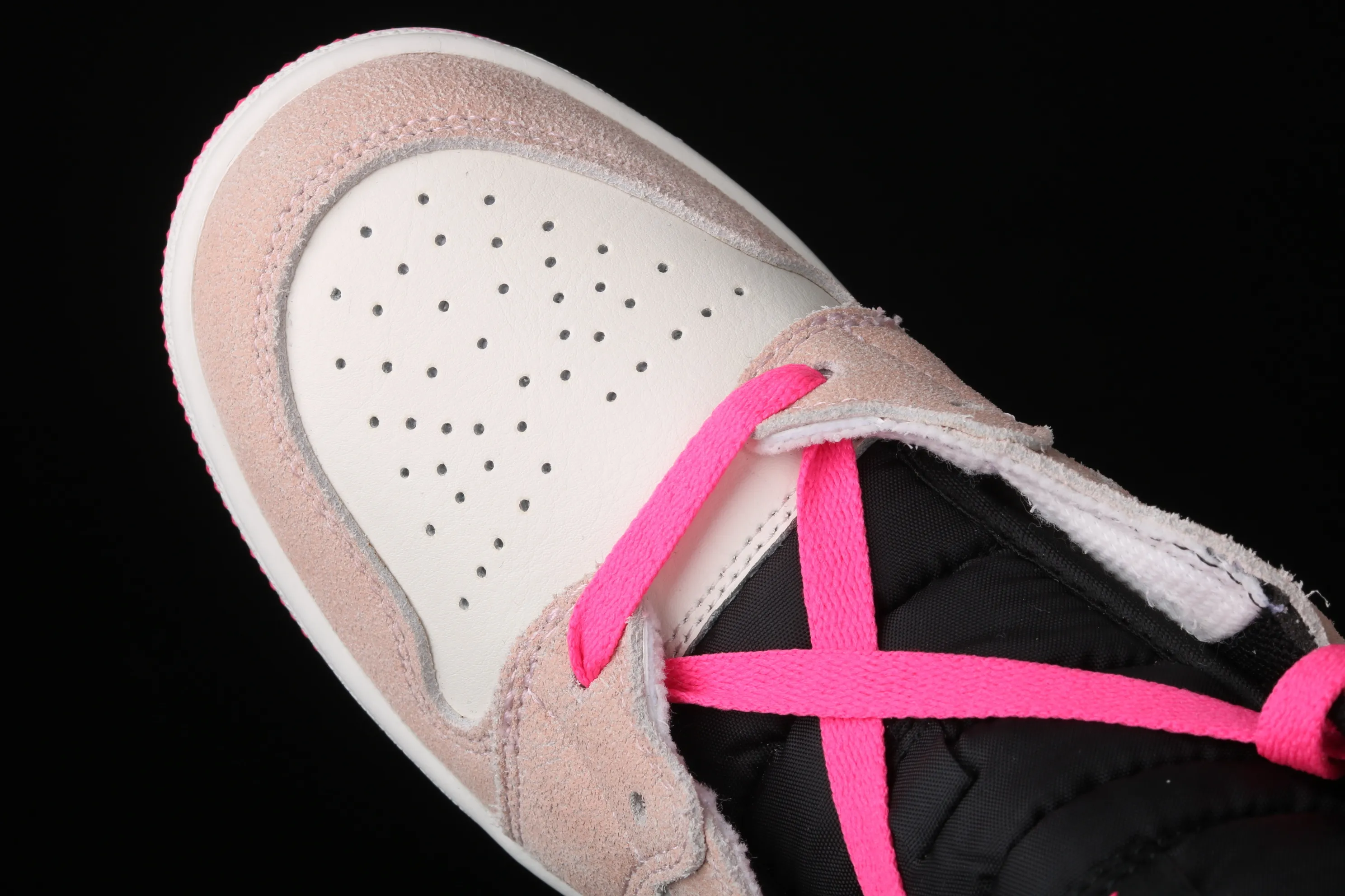 All categories Air Jordan Jordan series basketball shoes Air Jordan 1 Mid Different versions Air Jordan 1 Mid AJ1 Dirty pink suede mid-top toe 852542-801